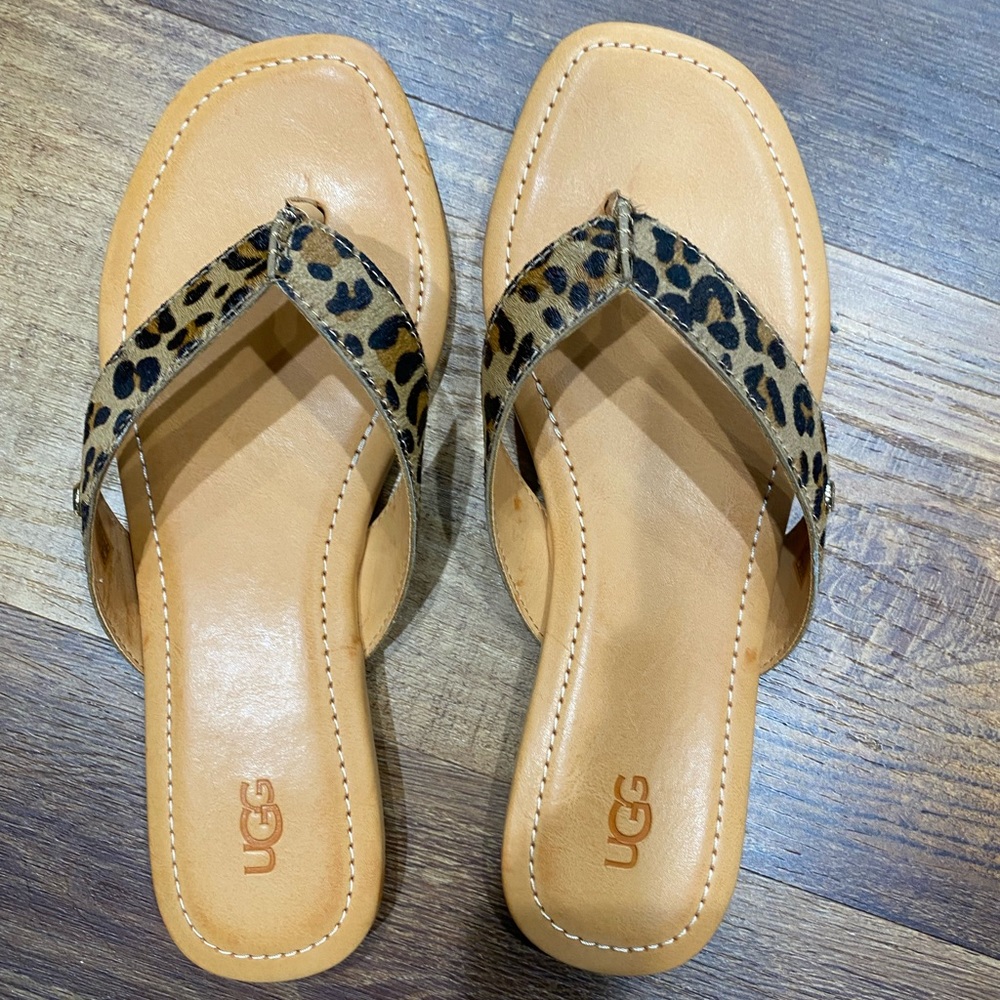 NWT Ugg sandals/flip flops. Leopard print. Size 9.